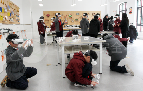 华四开学第一课logo版