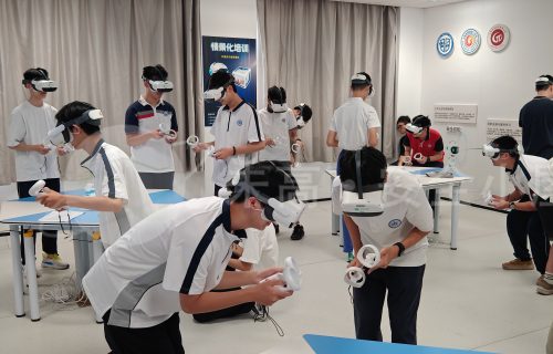 曹杨中学开学第一课logo